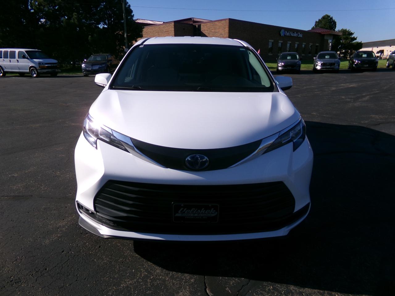Toyota Sienna LE AWD 8-Passenger (Natl) 2021