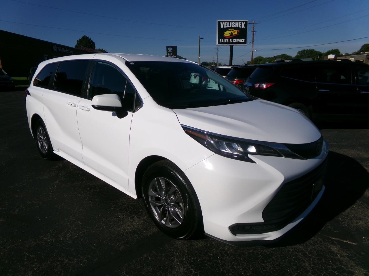 Toyota Sienna LE AWD 8-Passenger (Natl) 2021
