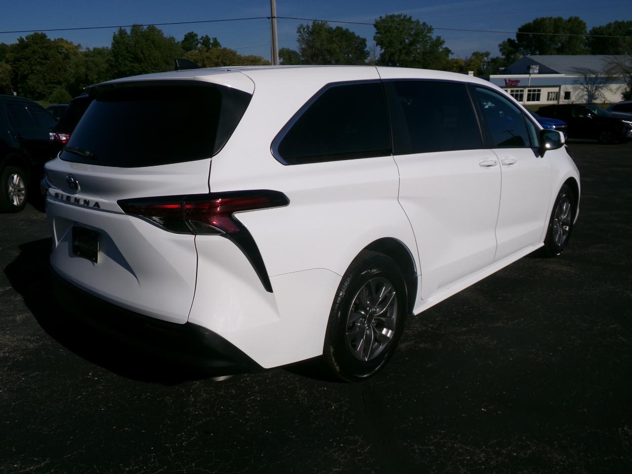 Toyota Sienna LE AWD 8-Passenger (Natl) 2021