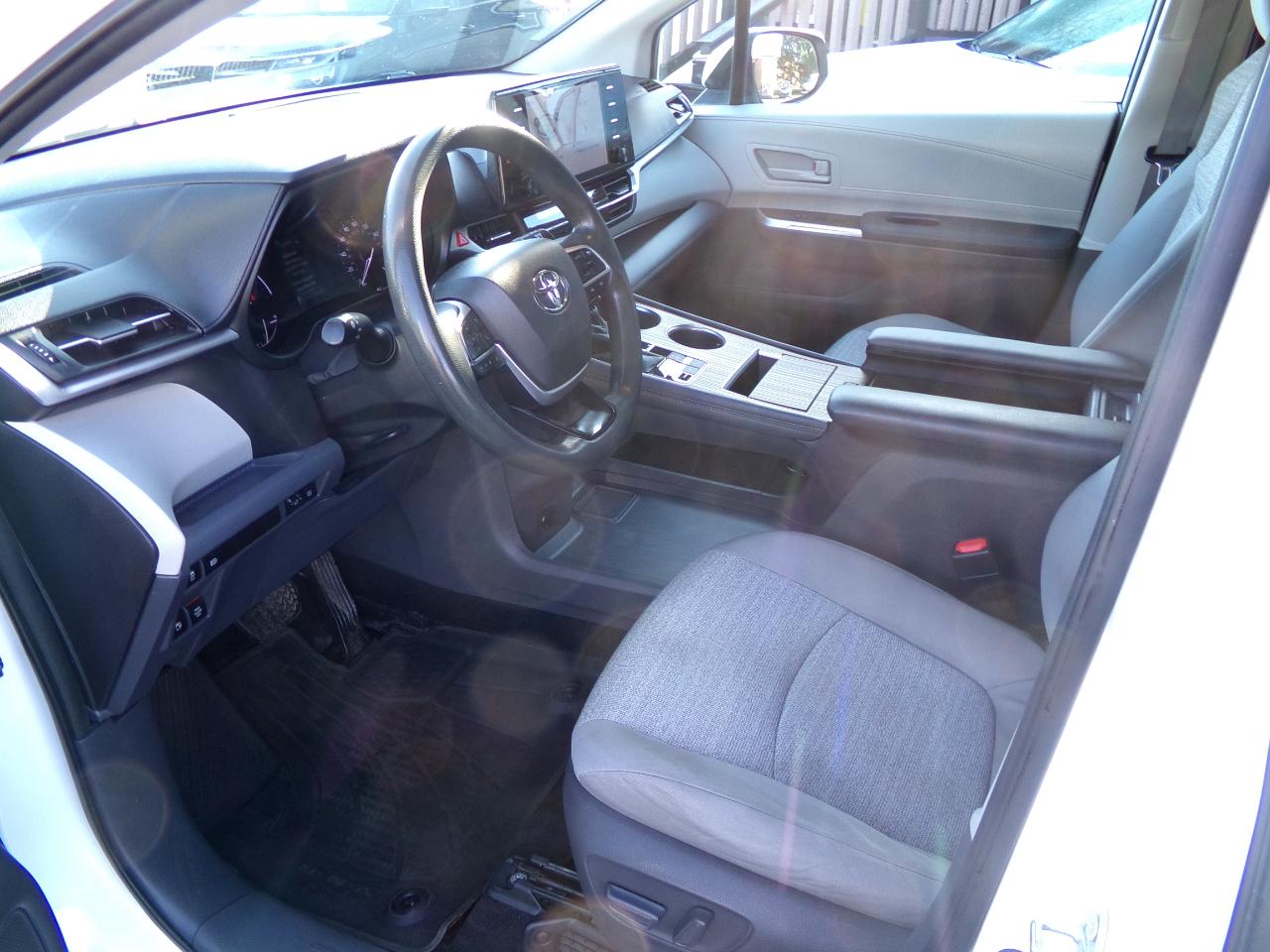 Toyota Sienna LE AWD 8-Passenger (Natl) 2021