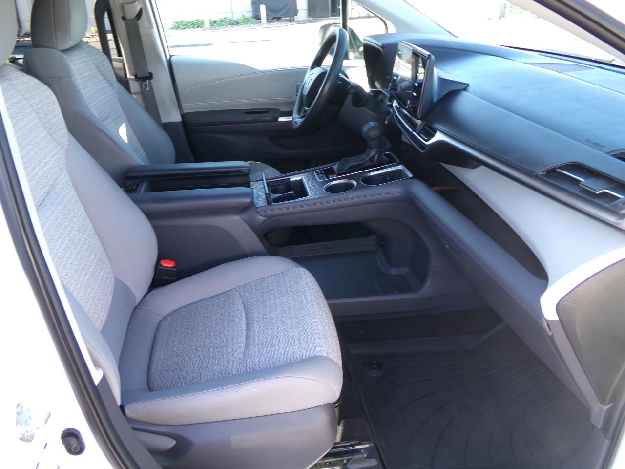 Toyota Sienna LE AWD 8-Passenger (Natl) 2021