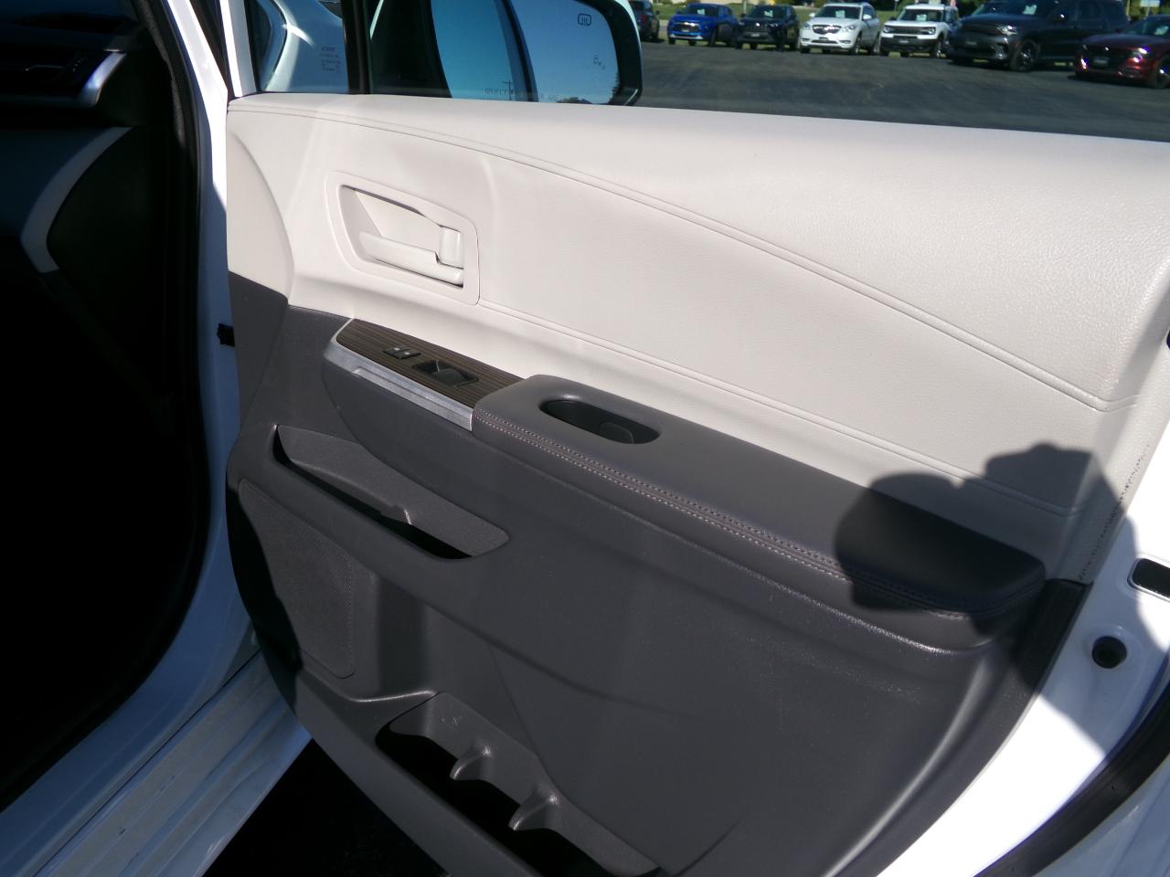 Toyota Sienna LE AWD 8-Passenger (Natl) 2021