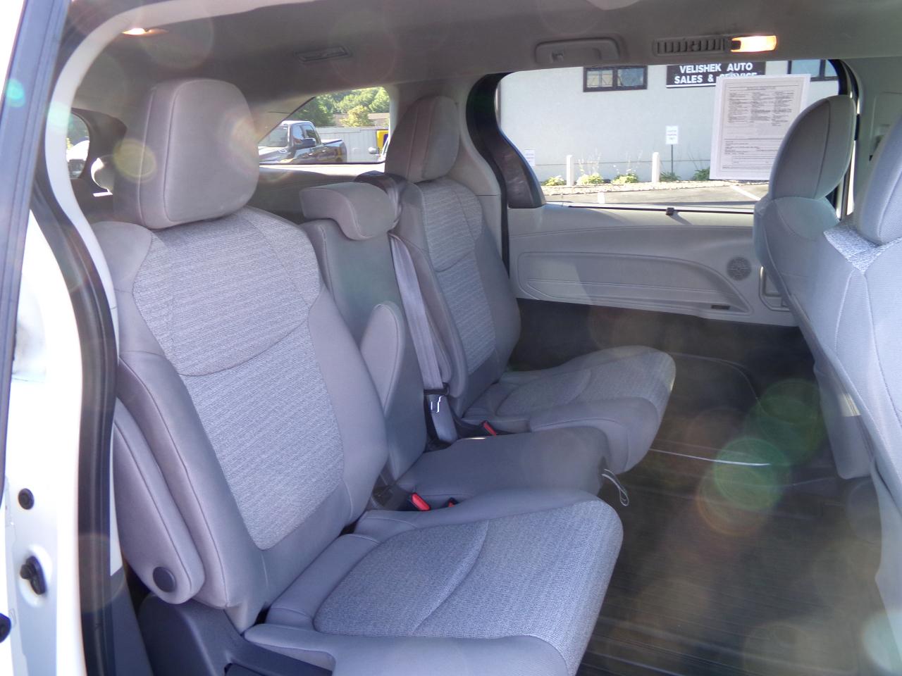 Toyota Sienna LE AWD 8-Passenger (Natl) 2021