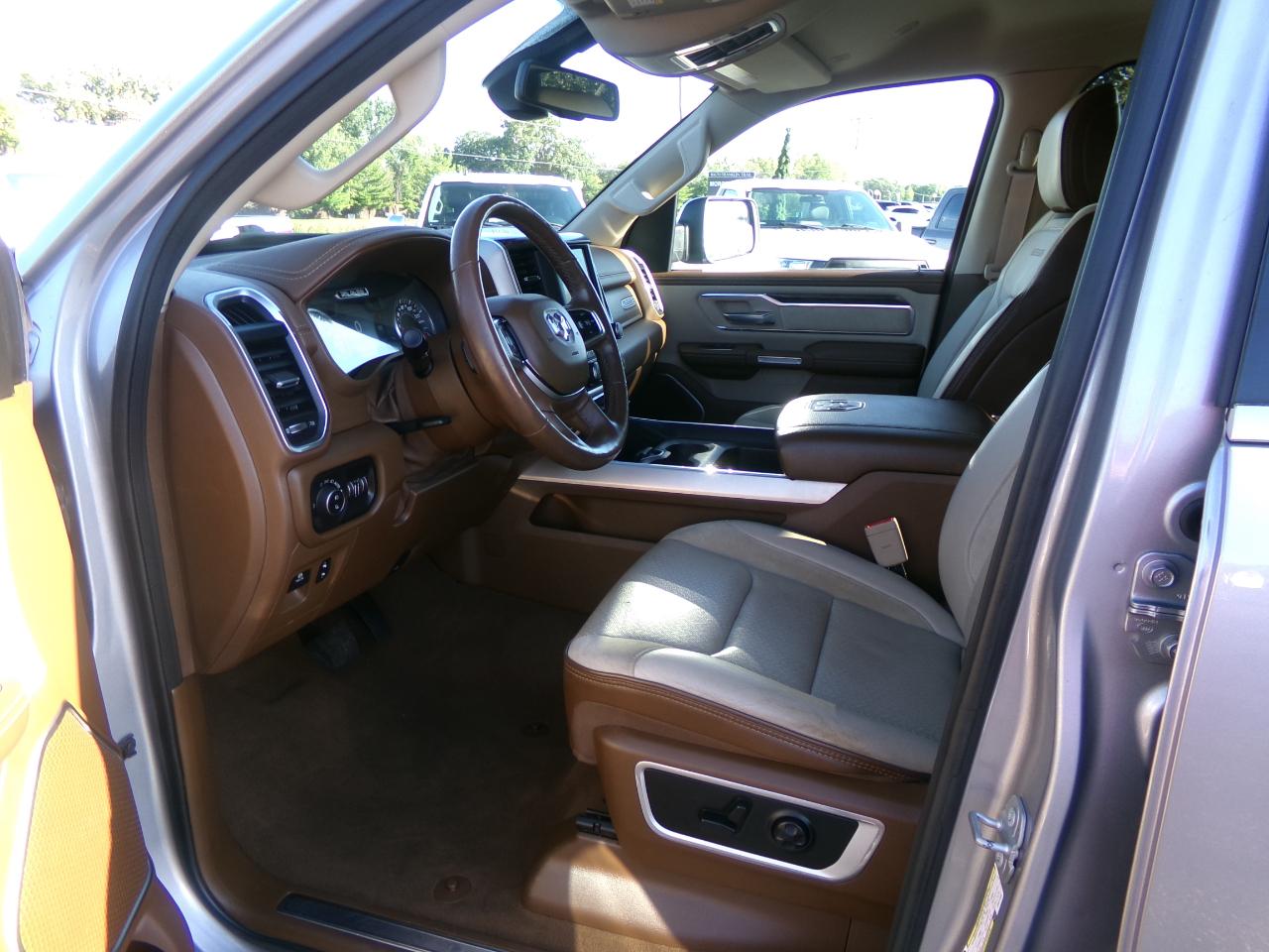 RAM 1500 Laramie 4x4 Crew Cab 5'7" Box 2019