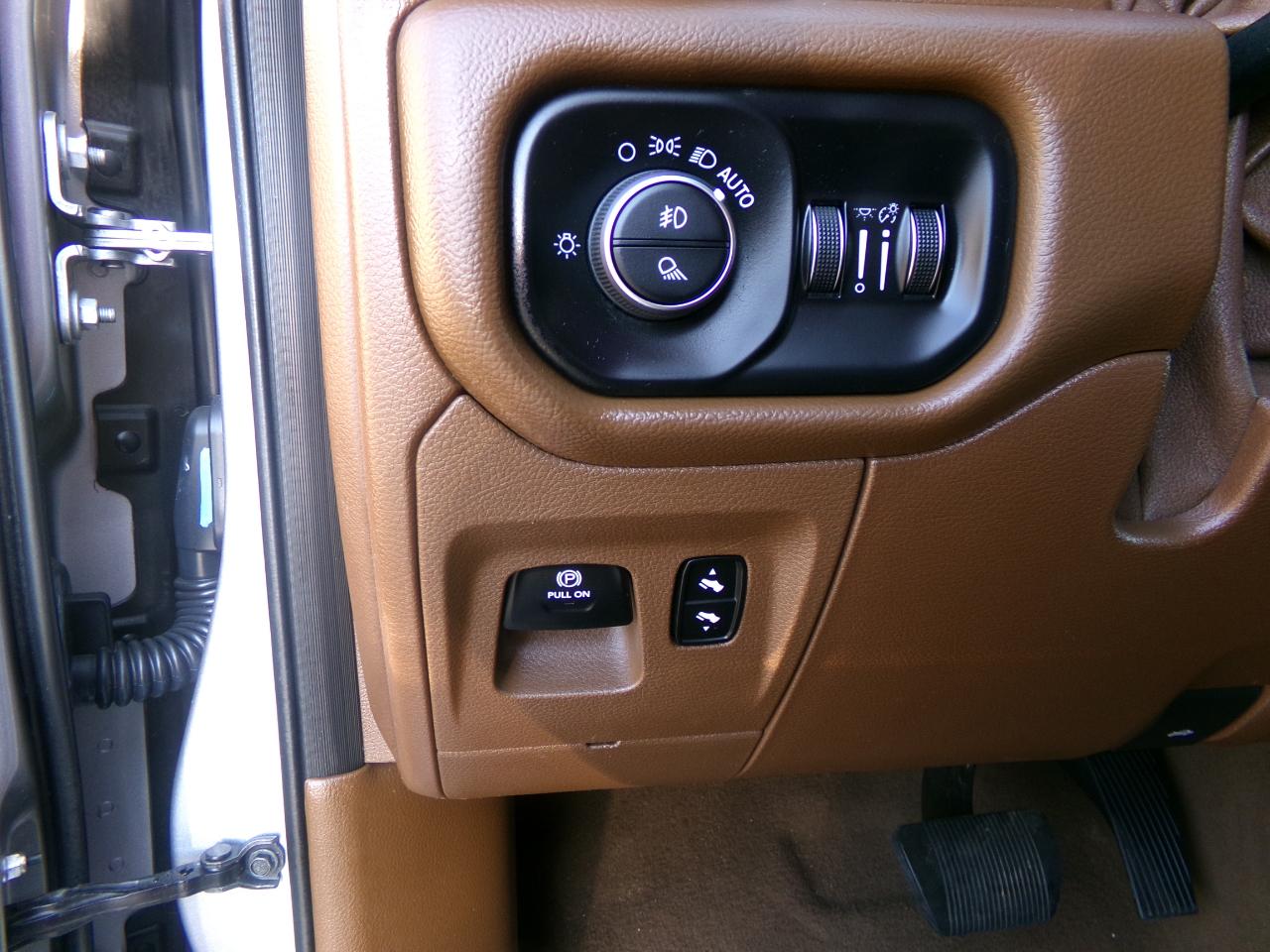 RAM 1500 Laramie 4x4 Crew Cab 5'7" Box 2019