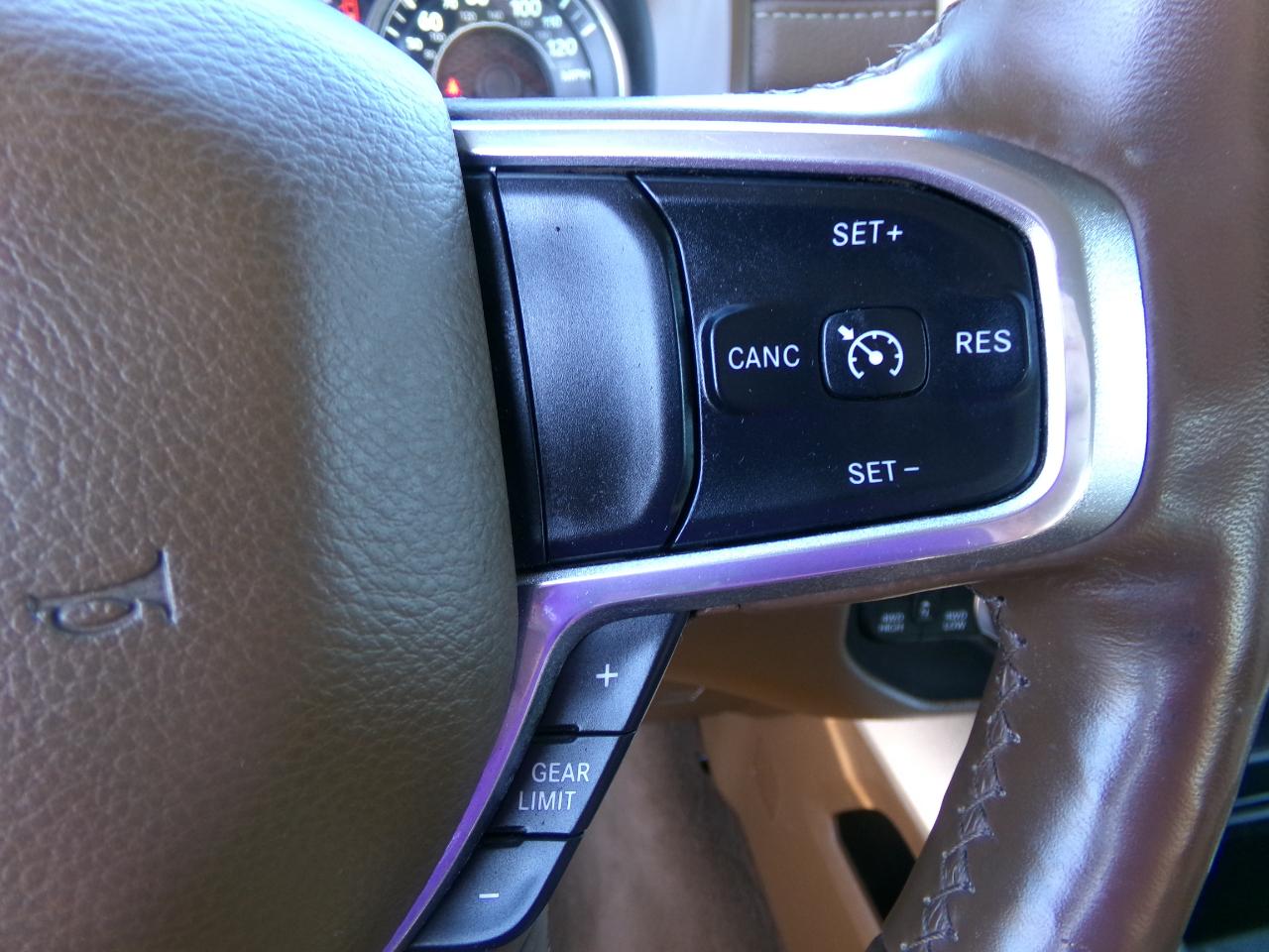 RAM 1500 Laramie 4x4 Crew Cab 5'7" Box 2019