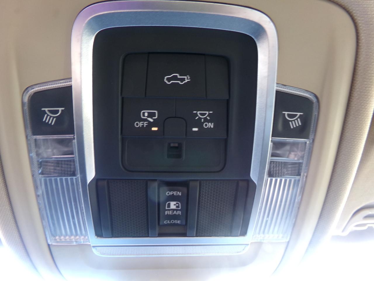 RAM 1500 Laramie 4x4 Crew Cab 5'7" Box 2019