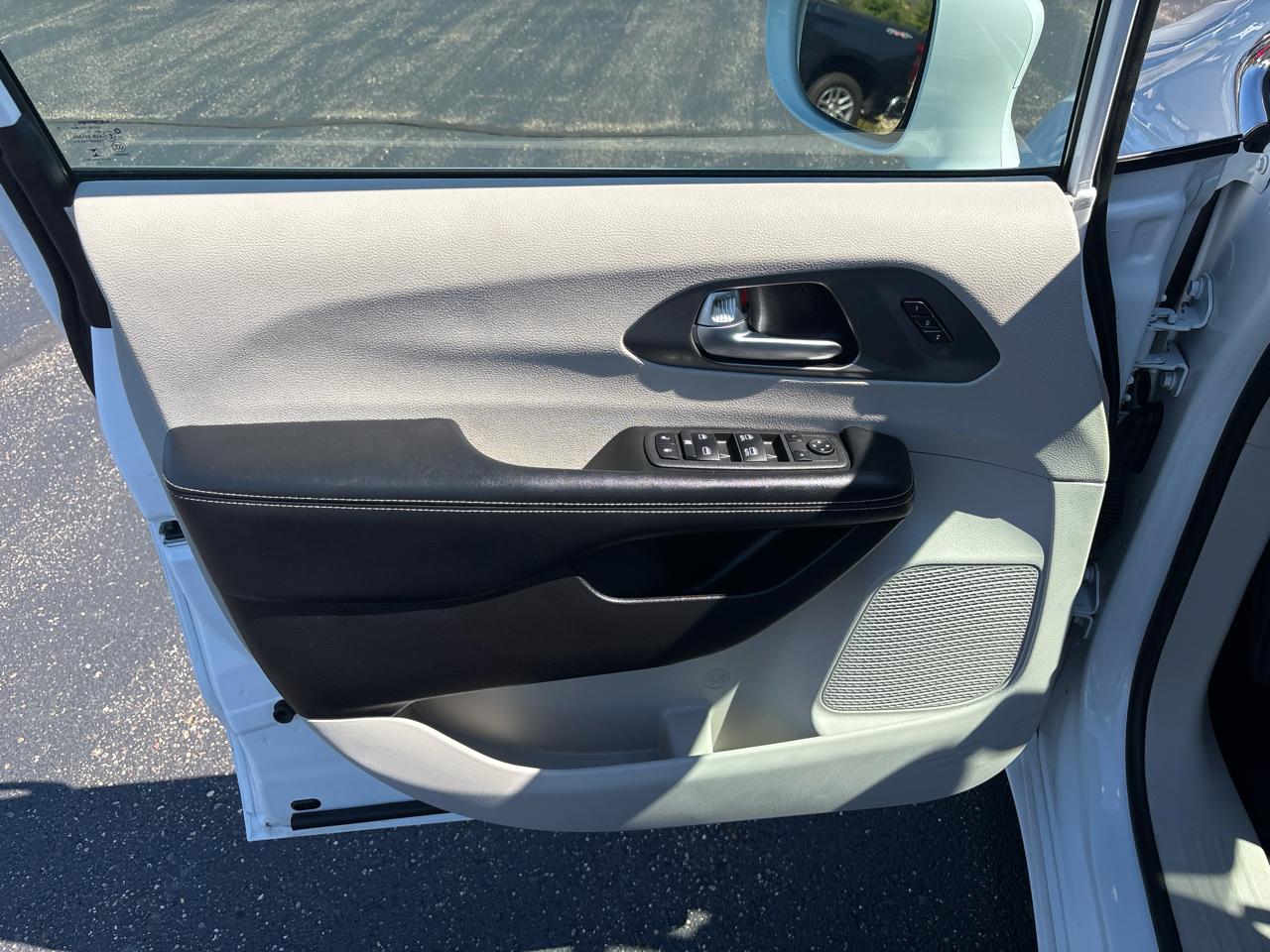Chrysler Pacifica Touring L FWD 2022