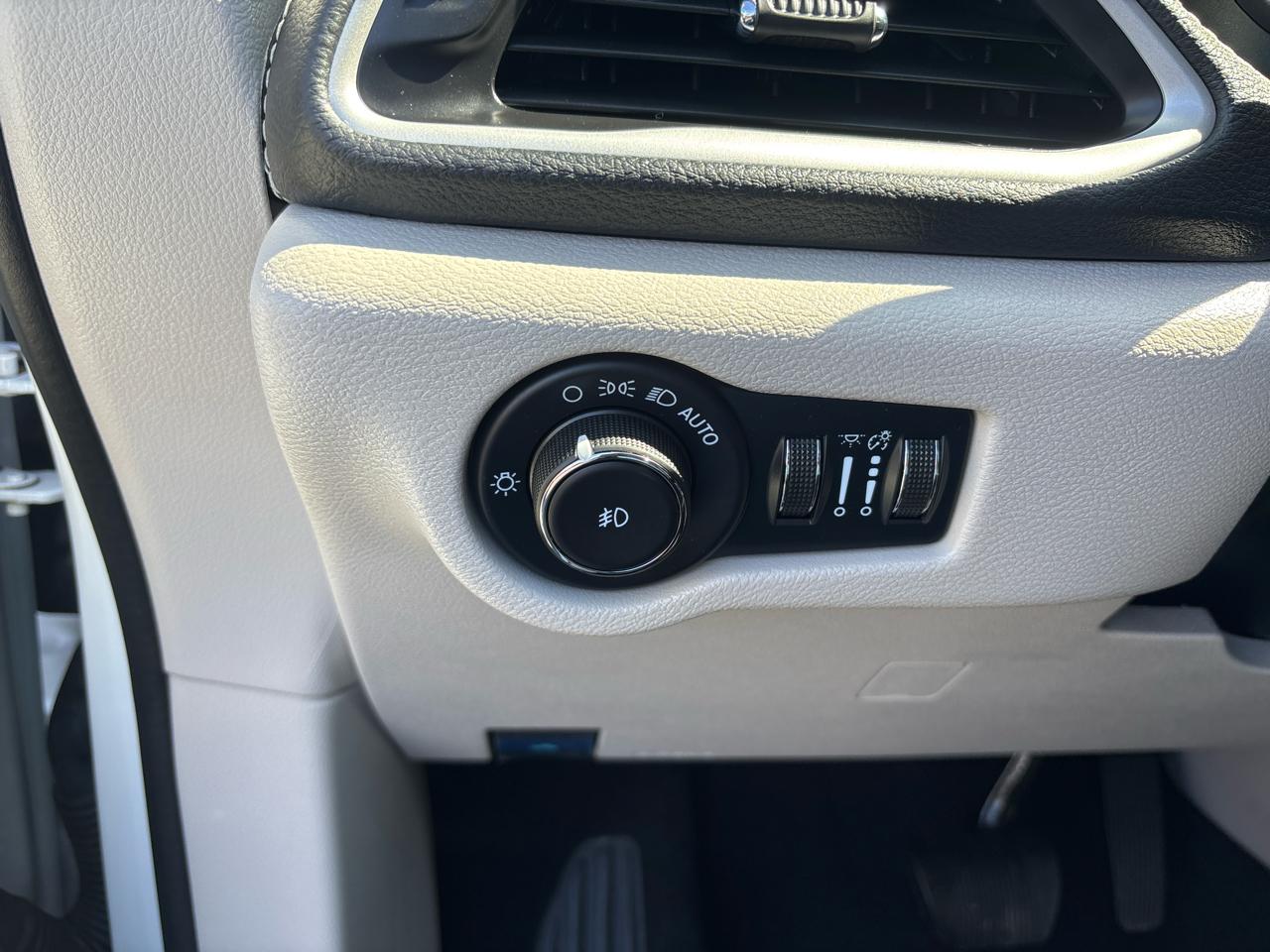 Chrysler Pacifica Touring L FWD 2022