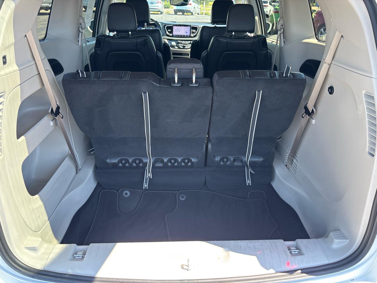 Chrysler Pacifica Touring L FWD 2022