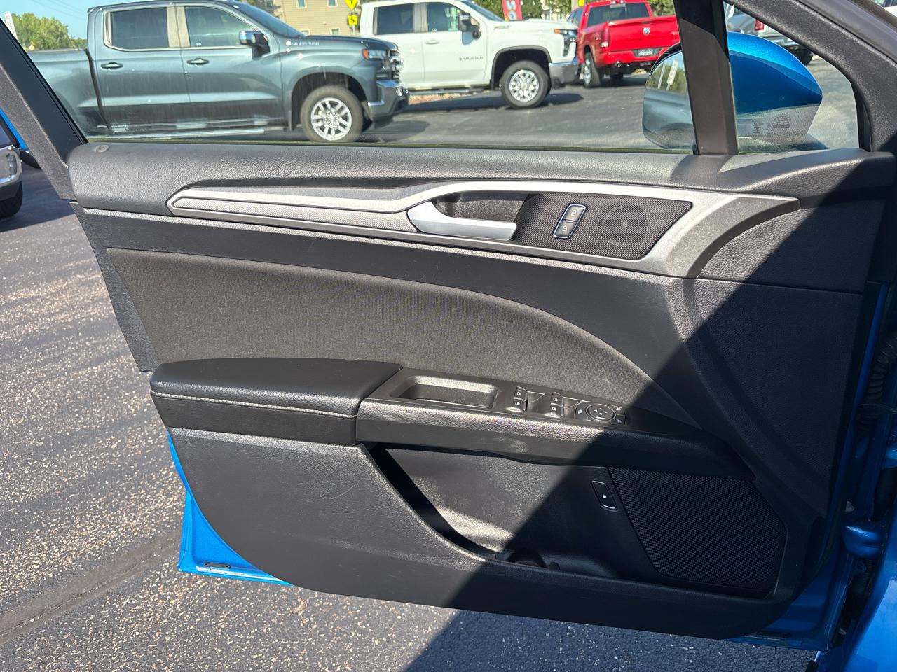 Ford Fusion Hybrid SE FWD 2020