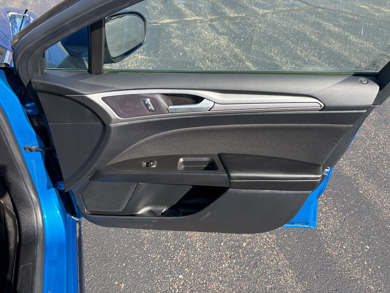 Ford Fusion Hybrid SE FWD 2020