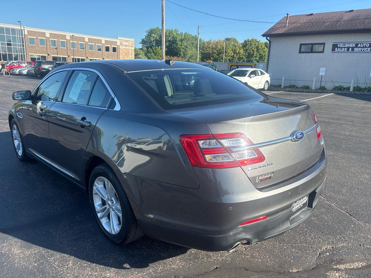 Ford Taurus 4dr Sdn SEL AWD 2015