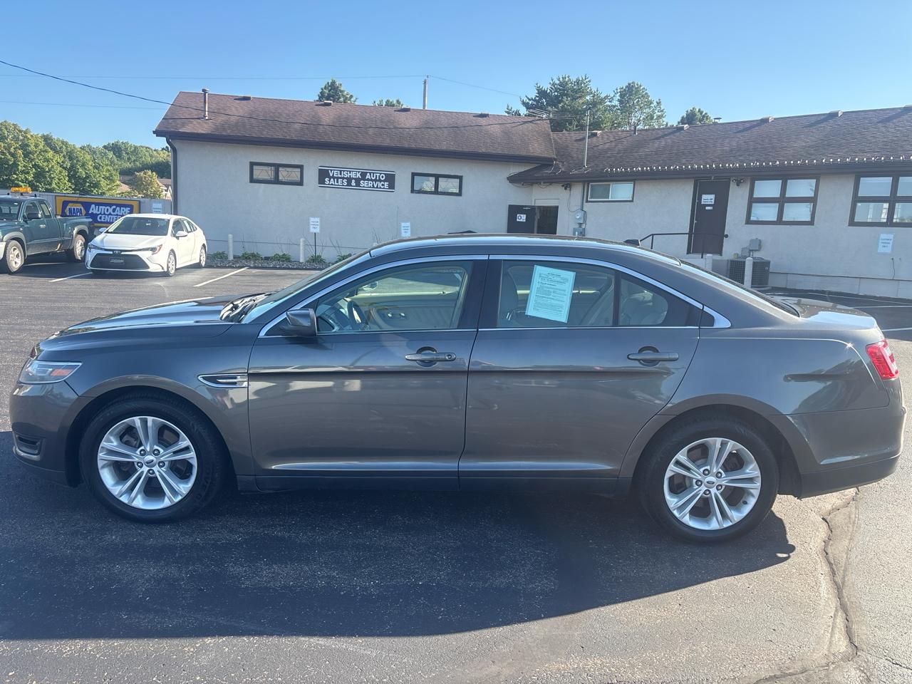 Ford Taurus 4dr Sdn SEL AWD 2015