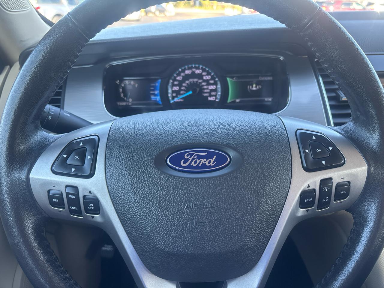 Ford Taurus 4dr Sdn SEL AWD 2015