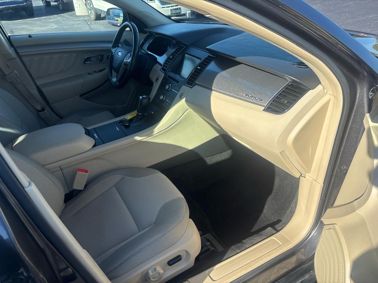 Ford Taurus 4dr Sdn SEL AWD 2015