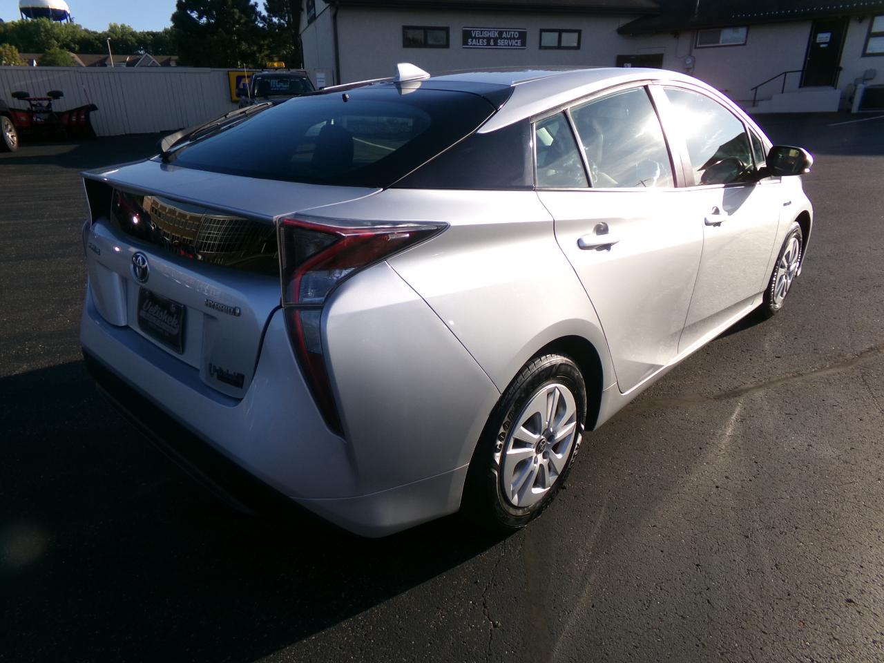 Toyota Prius 5dr HB Two (Natl) 2016