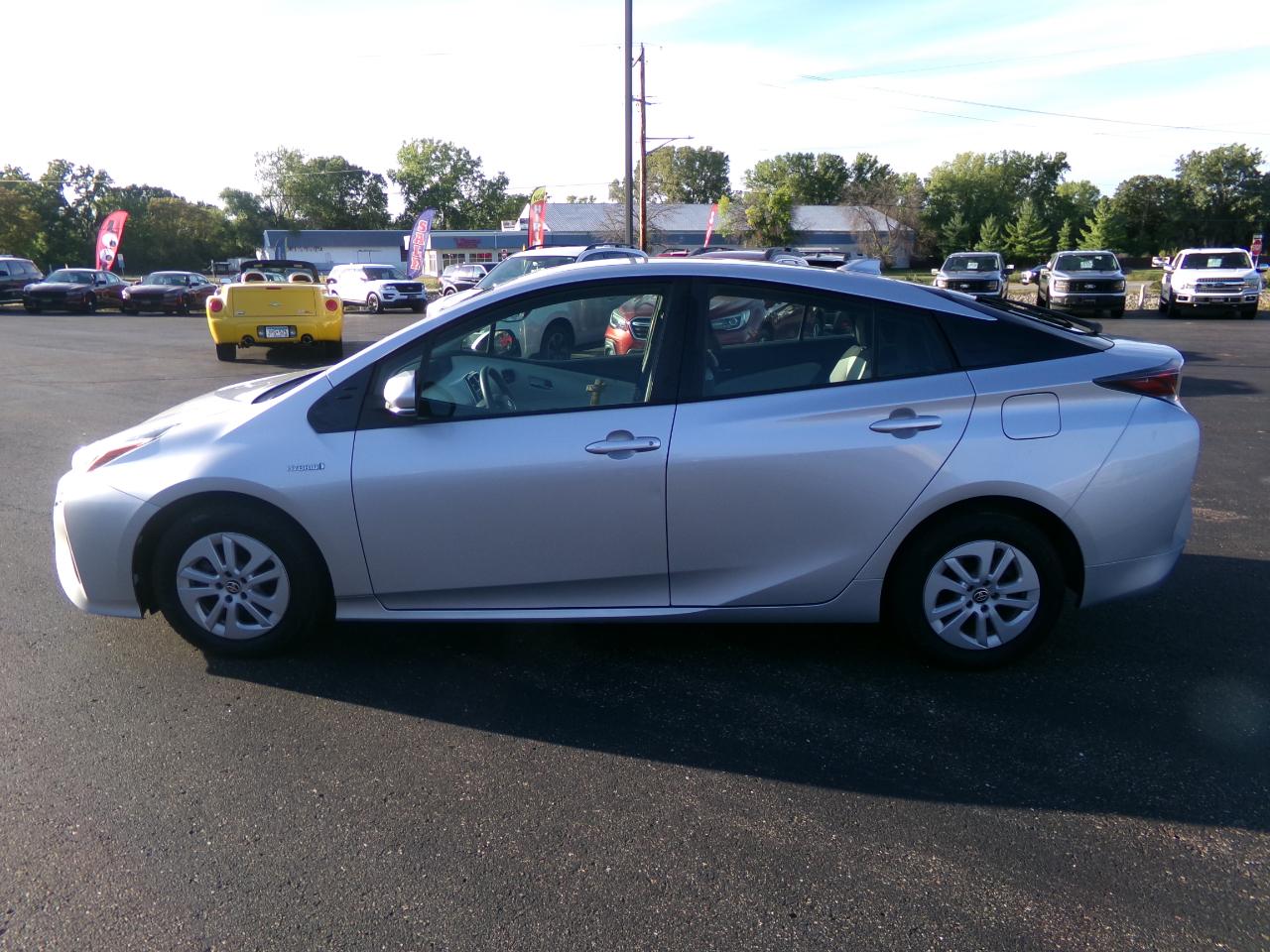 Toyota Prius 5dr HB Two (Natl) 2016
