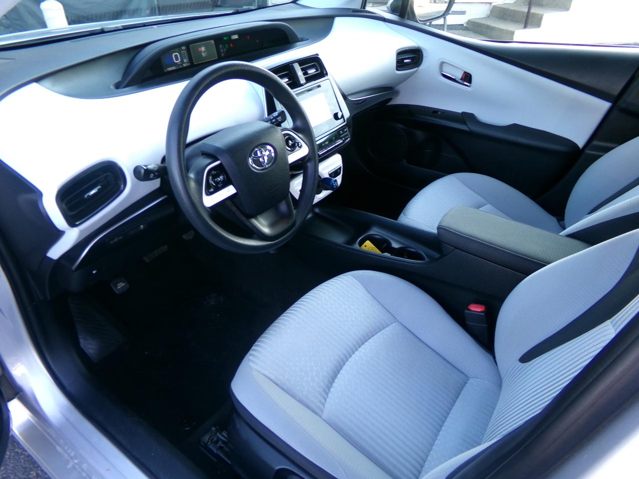 Toyota Prius 5dr HB Two (Natl) 2016