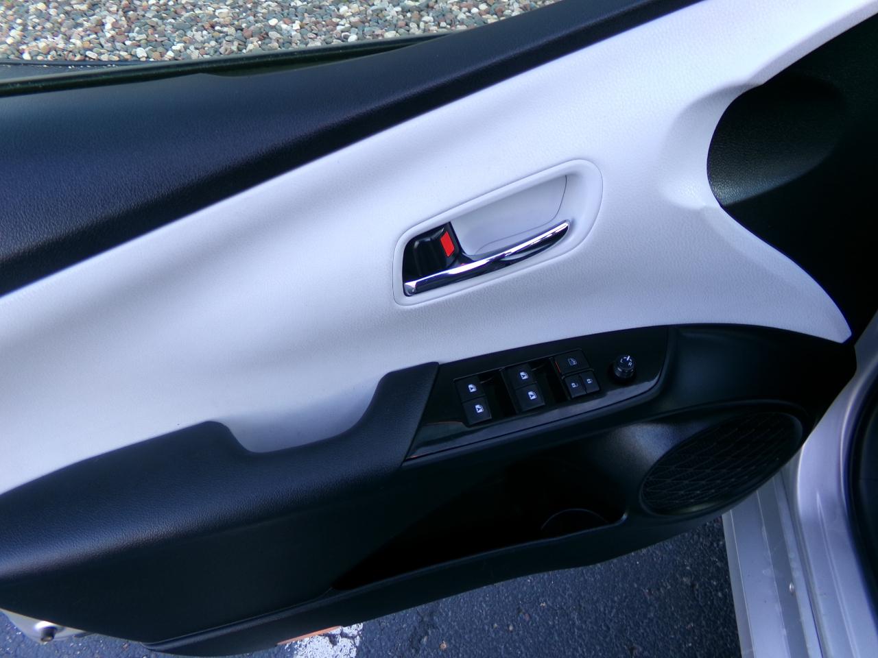 Toyota Prius 5dr HB Two (Natl) 2016