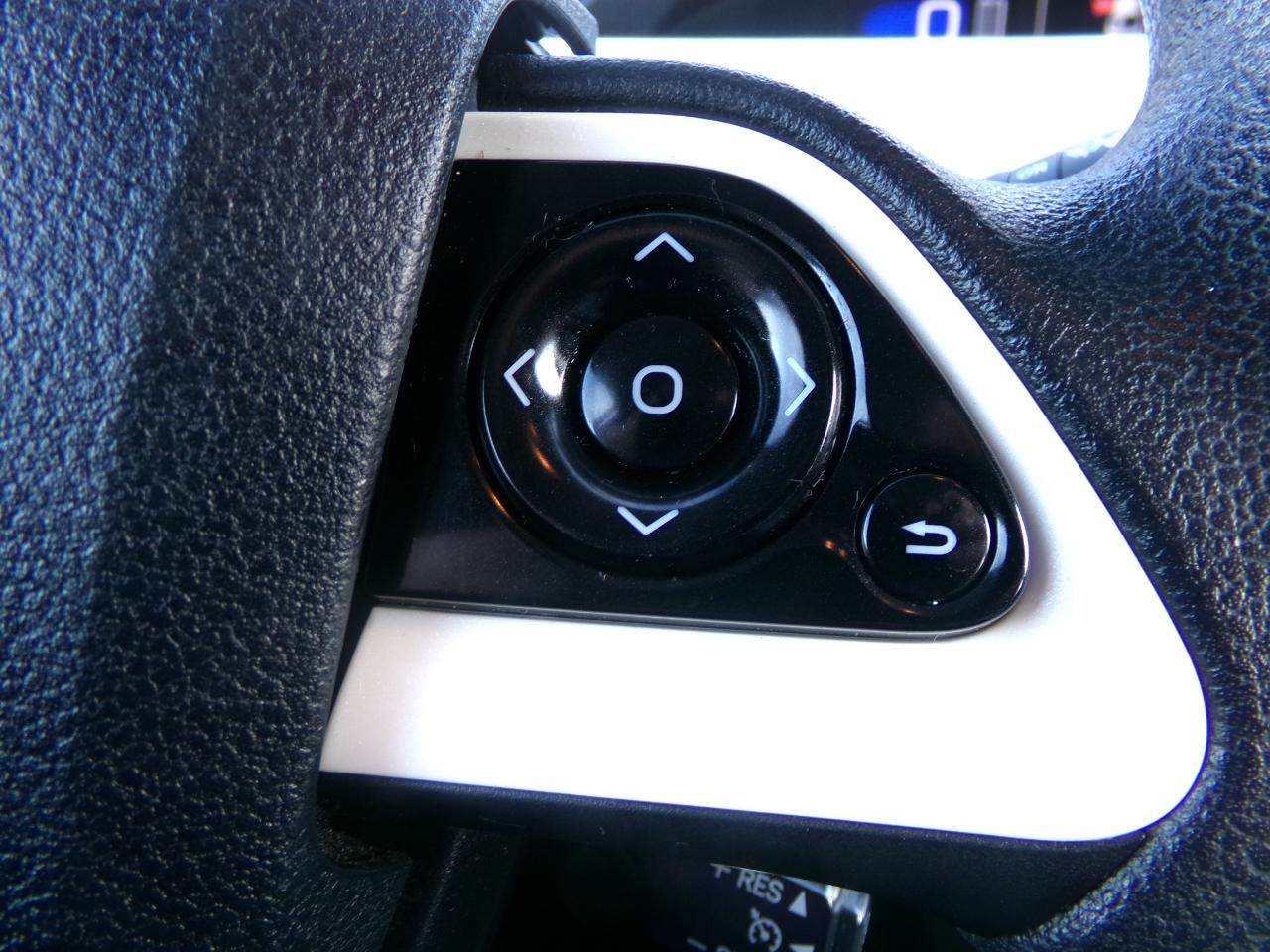 Toyota Prius 5dr HB Two (Natl) 2016