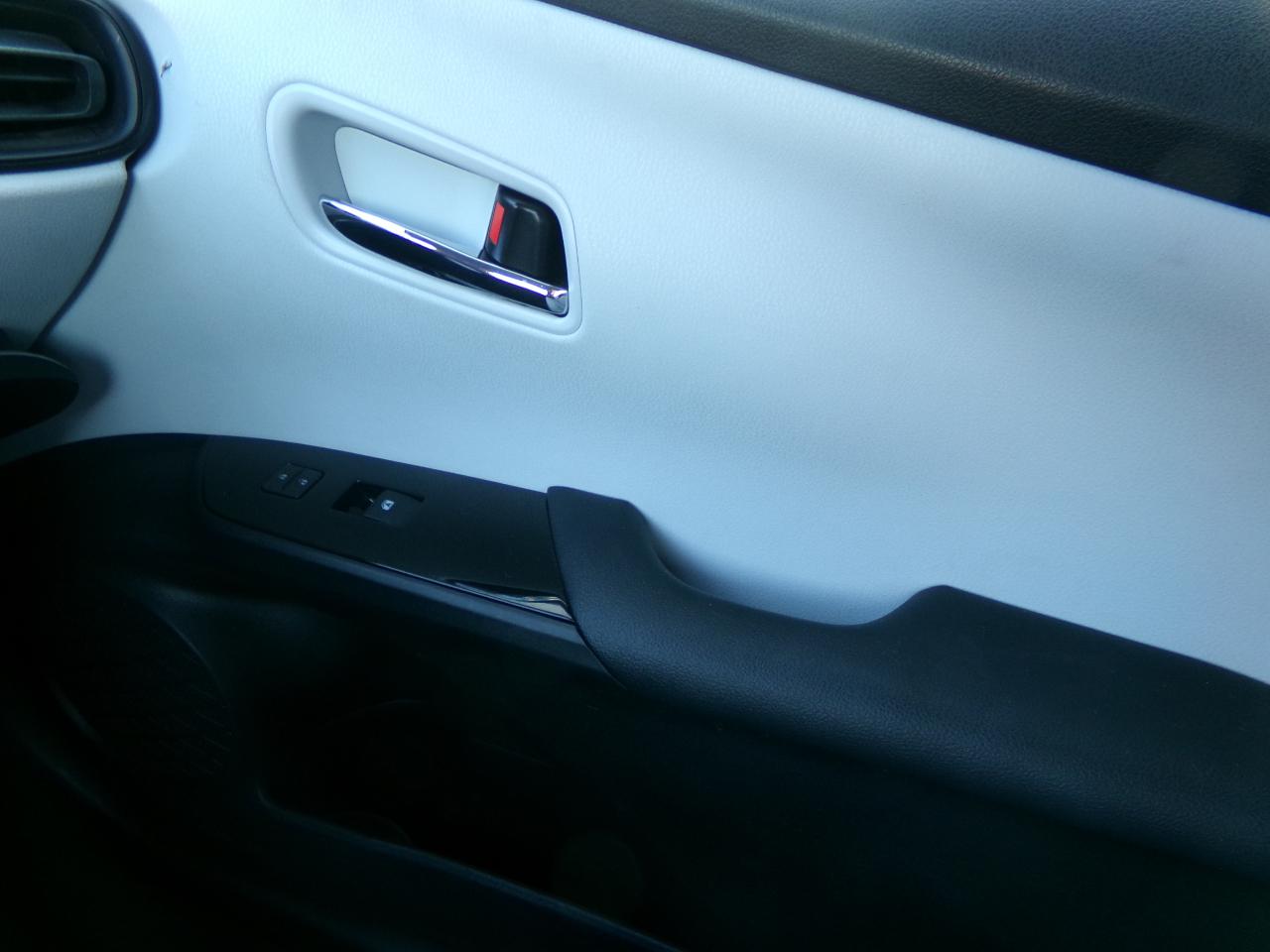 Toyota Prius 5dr HB Two (Natl) 2016