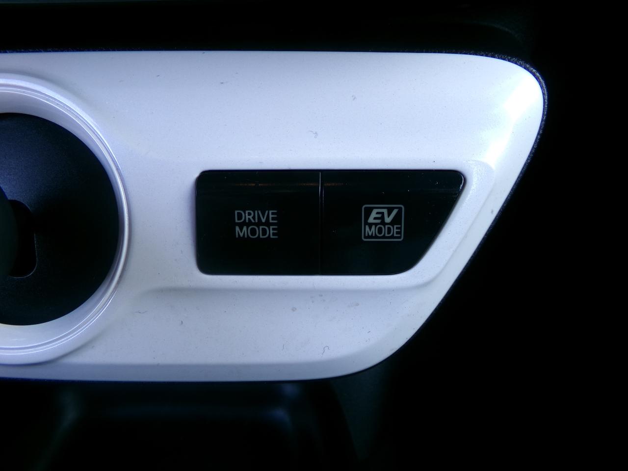 Toyota Prius 5dr HB Two (Natl) 2016