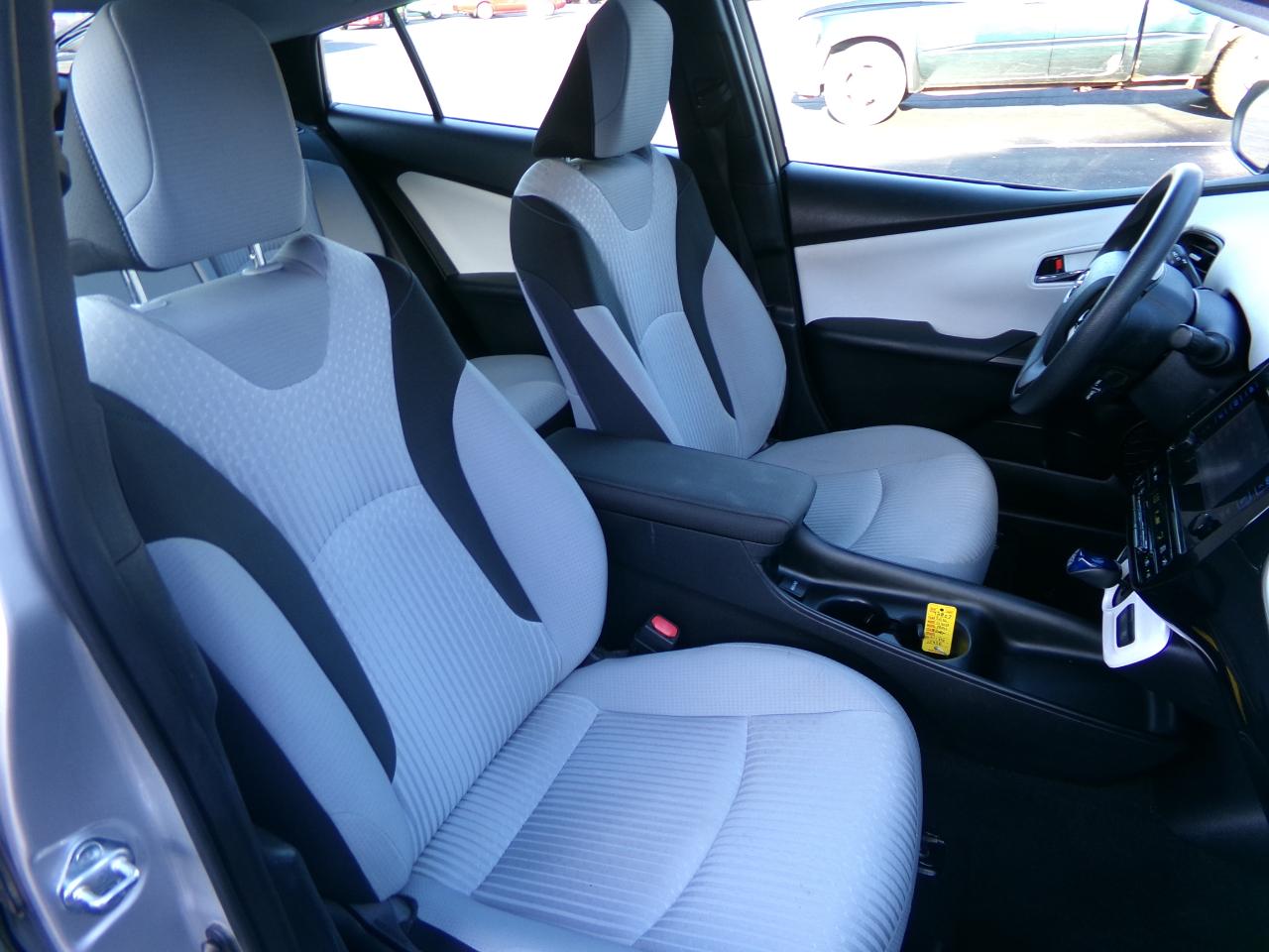 Toyota Prius 5dr HB Two (Natl) 2016