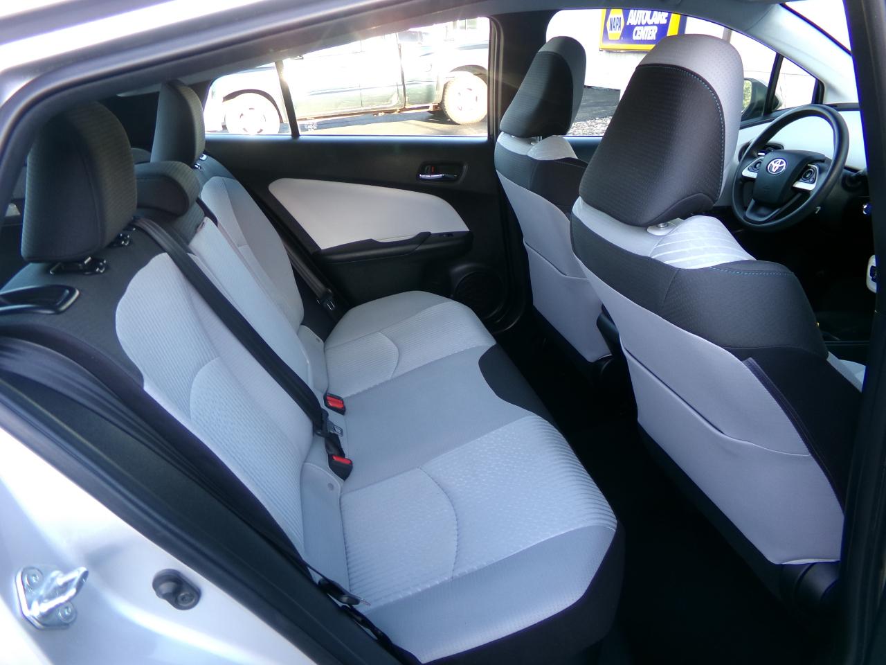 Toyota Prius 5dr HB Two (Natl) 2016