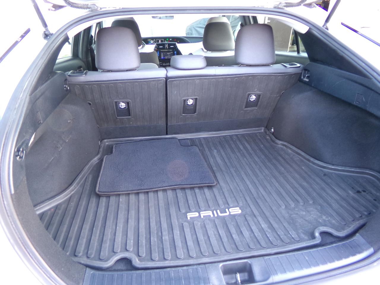 Toyota Prius 5dr HB Two (Natl) 2016