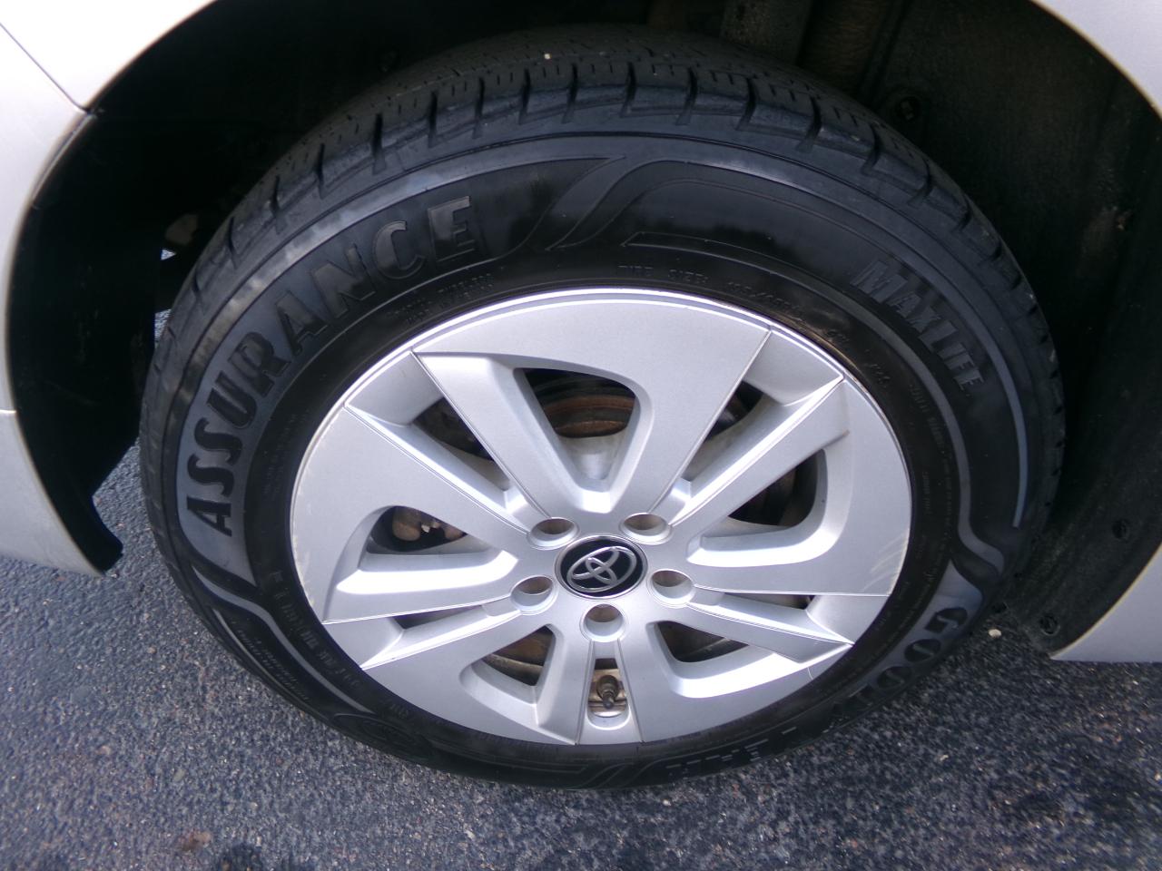 Toyota Prius 5dr HB Two (Natl) 2016