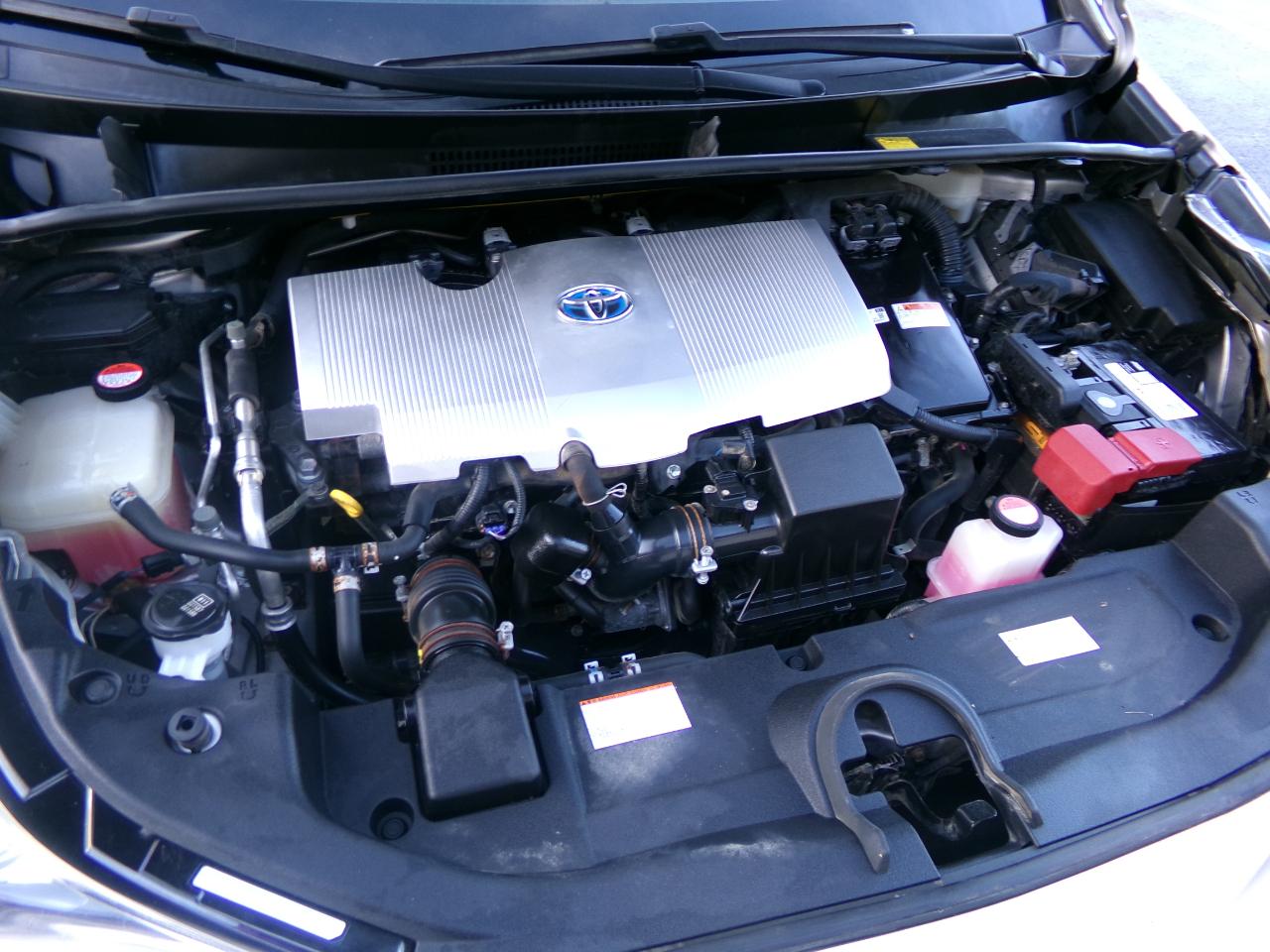 Toyota Prius 5dr HB Two (Natl) 2016