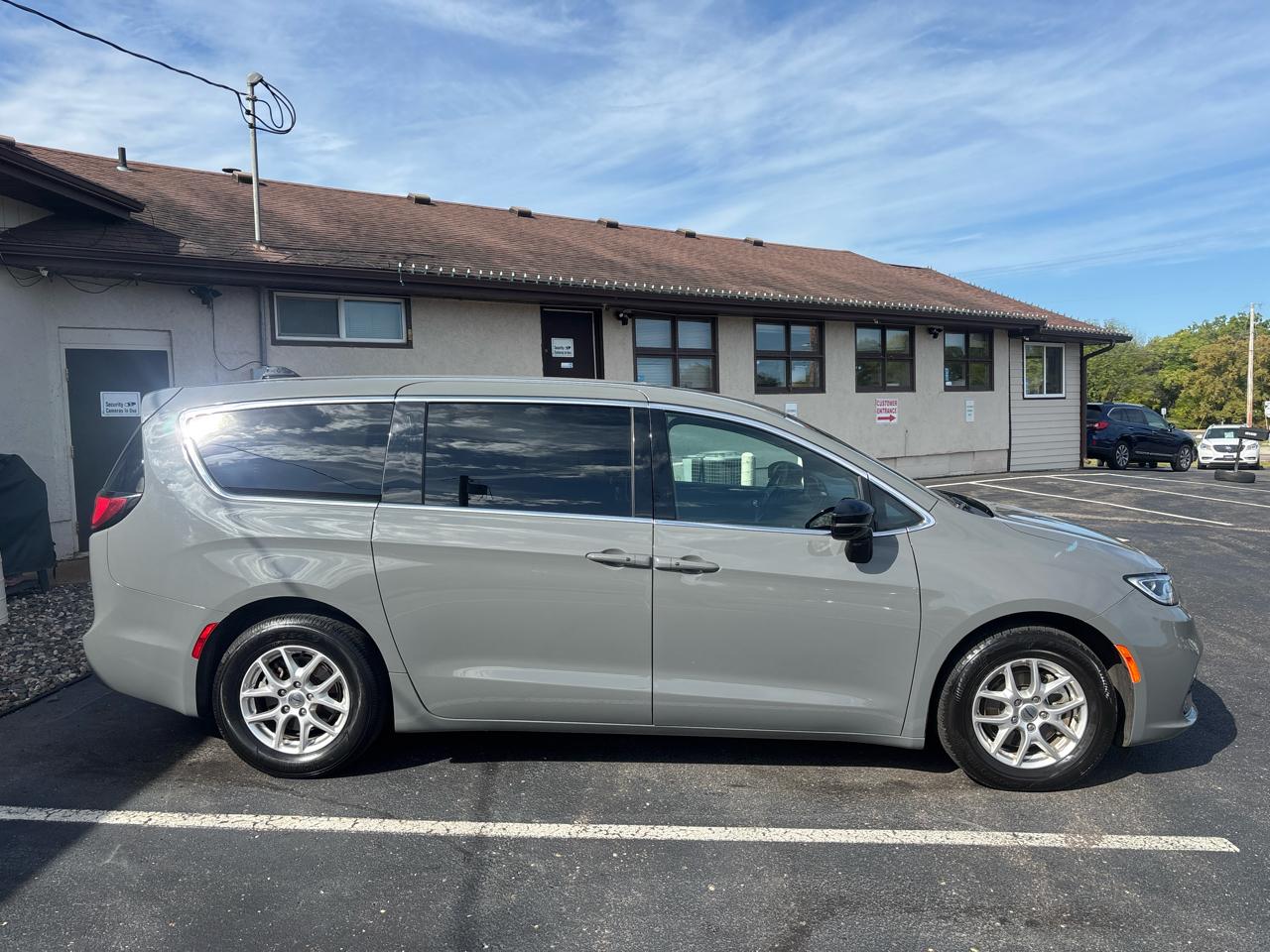 Chrysler Pacifica Select FWD 2025