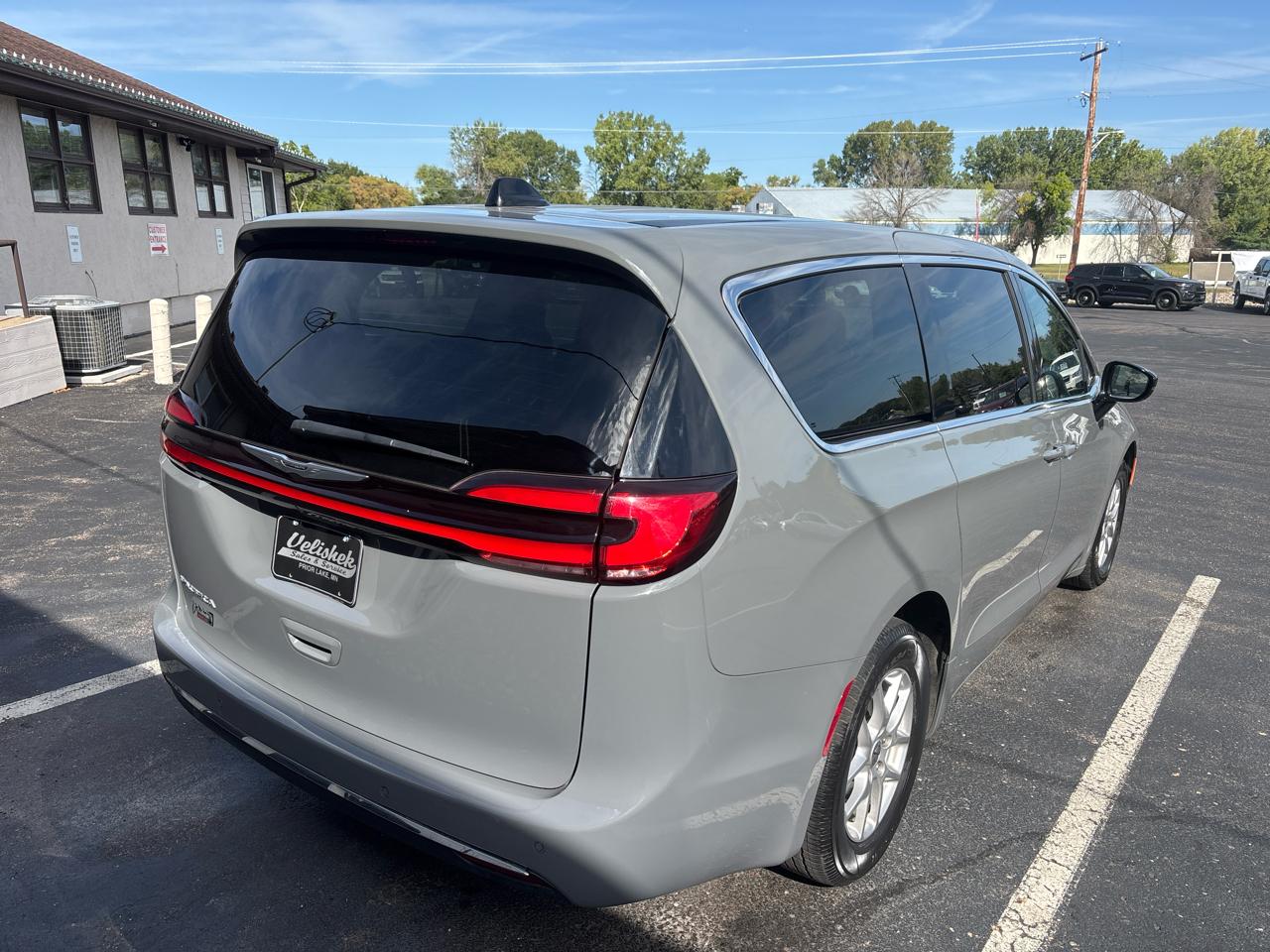 Chrysler Pacifica Select FWD 2025