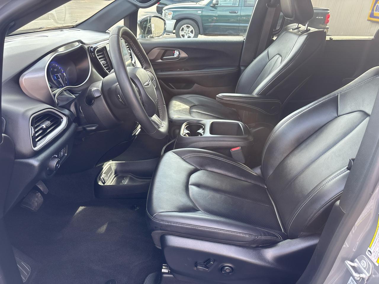 Chrysler Pacifica Select FWD 2025