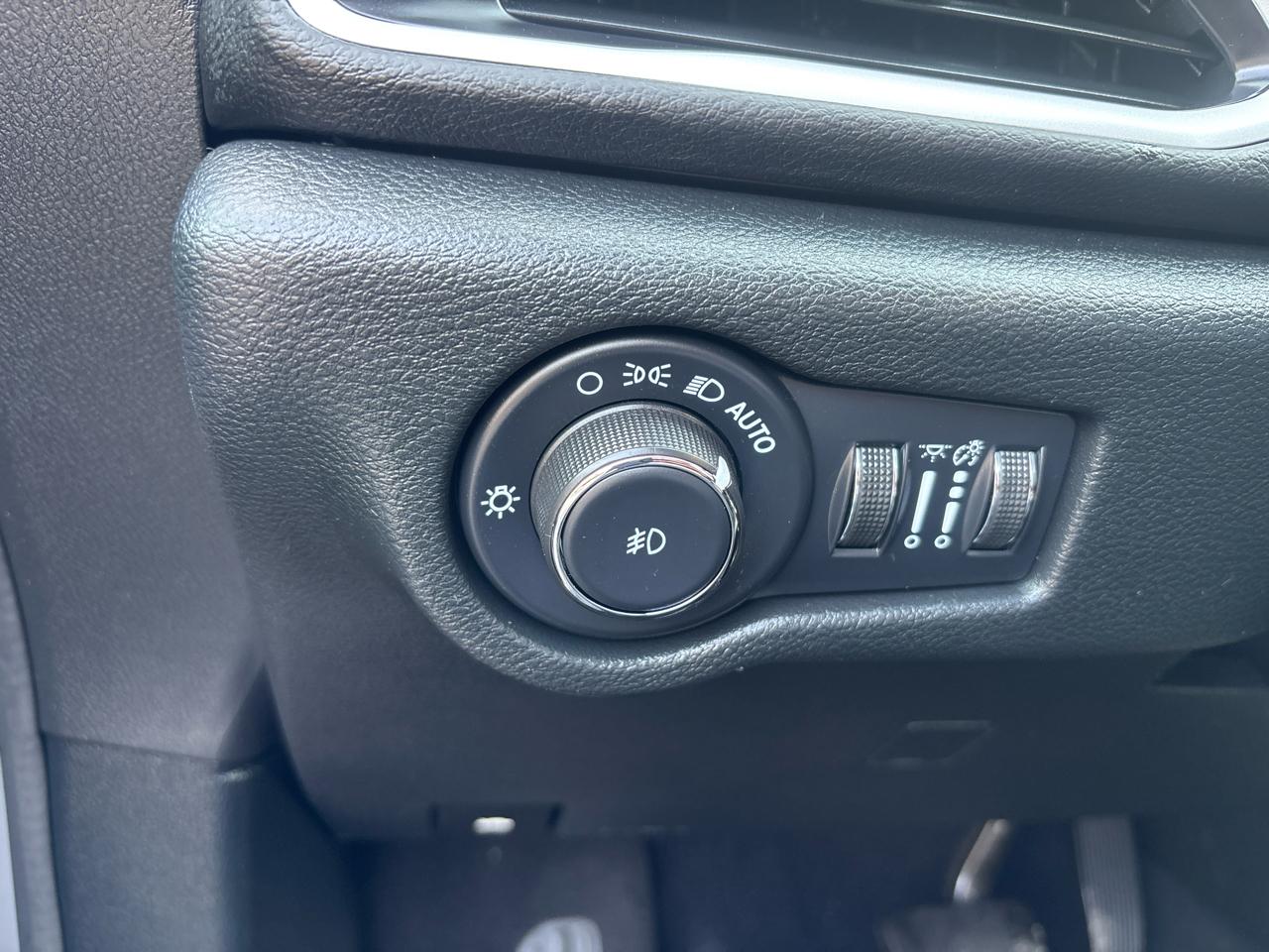 Chrysler Pacifica Select FWD 2025