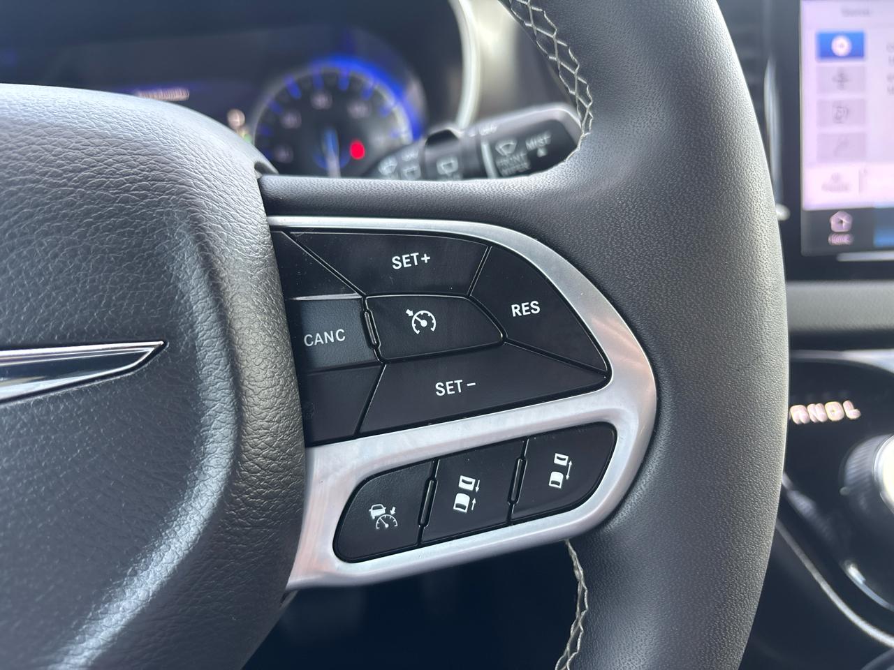 Chrysler Pacifica Select FWD 2025