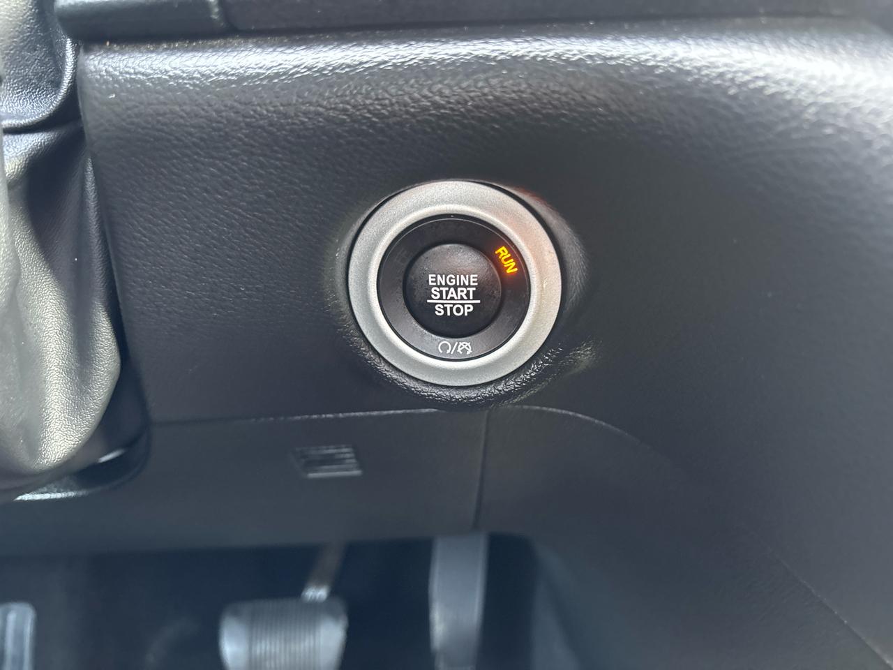 Chrysler Pacifica Select FWD 2025