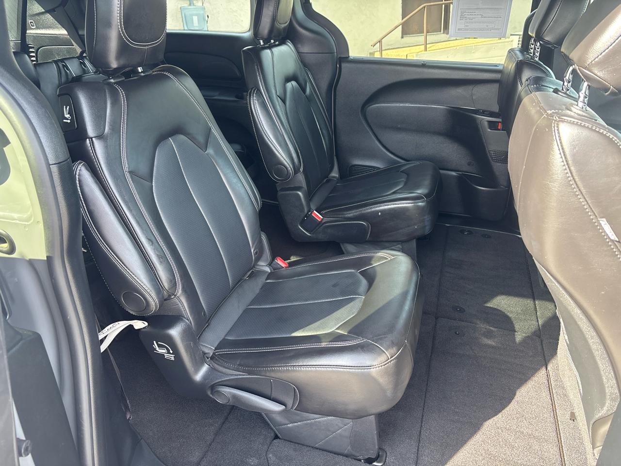 Chrysler Pacifica Select FWD 2025