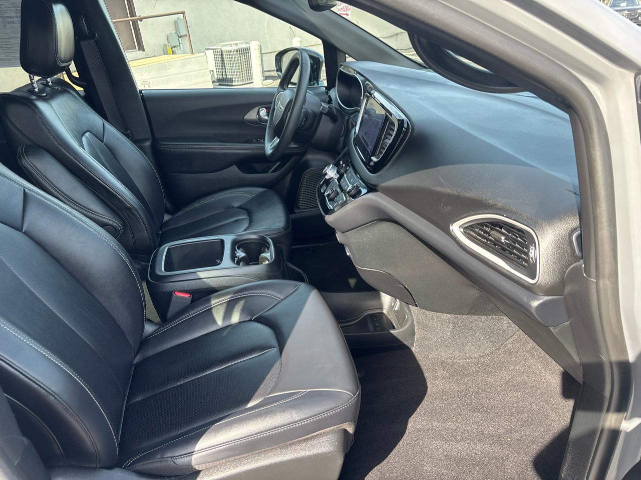 Chrysler Pacifica Select FWD 2025