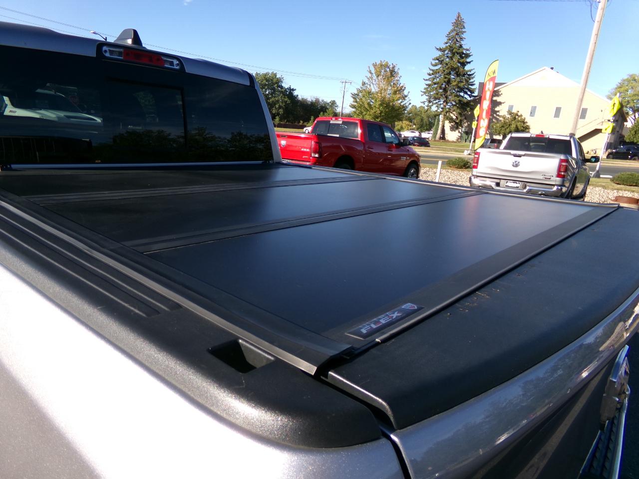 RAM 1500 Big Horn 4x4 Crew Cab 5'7" Box 2021