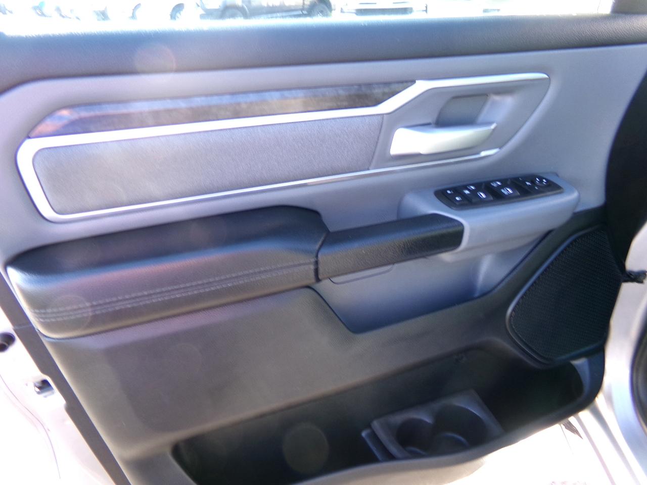 RAM 1500 Big Horn 4x4 Crew Cab 5'7" Box 2021
