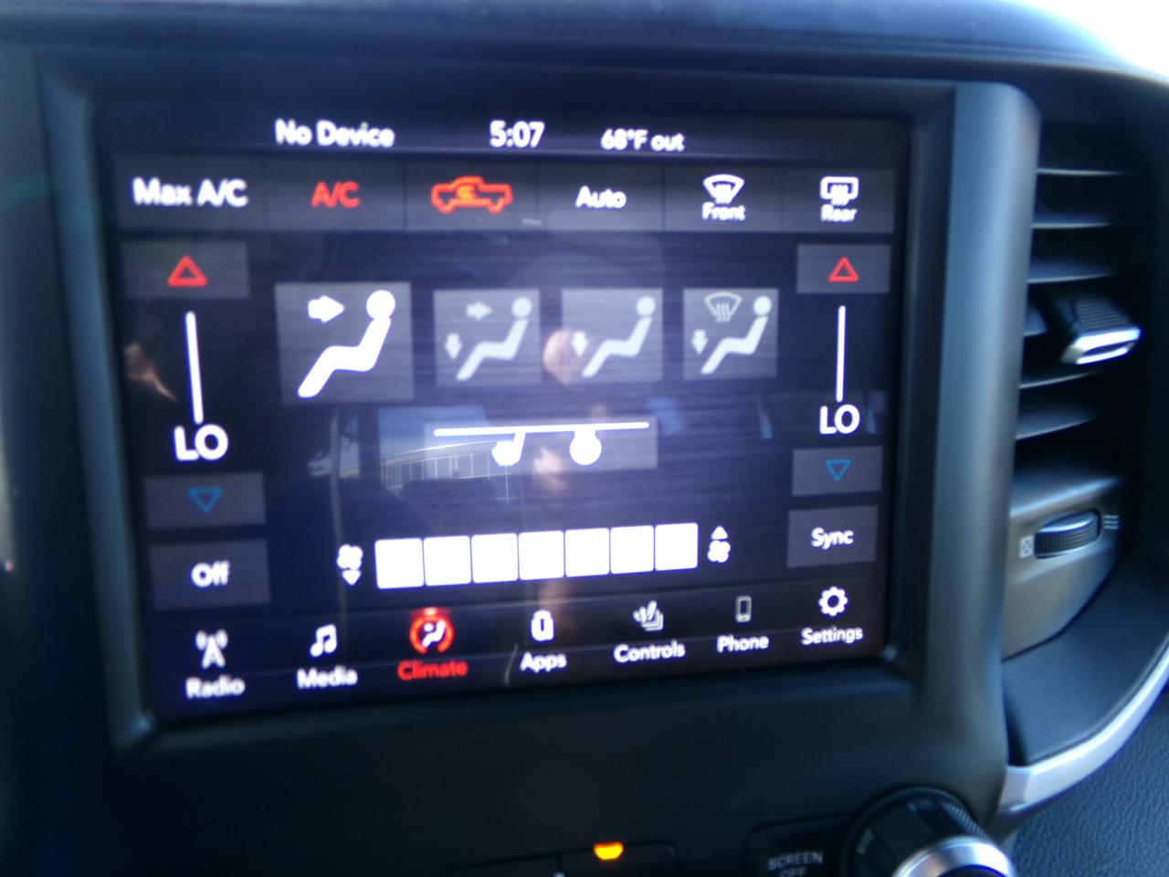 RAM 1500 Big Horn 4x4 Crew Cab 5'7" Box 2021