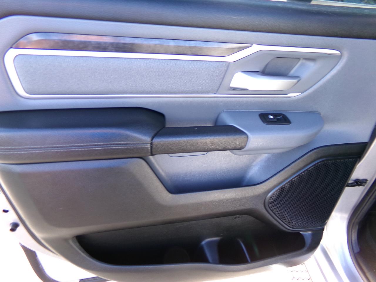 RAM 1500 Big Horn 4x4 Crew Cab 5'7" Box 2021