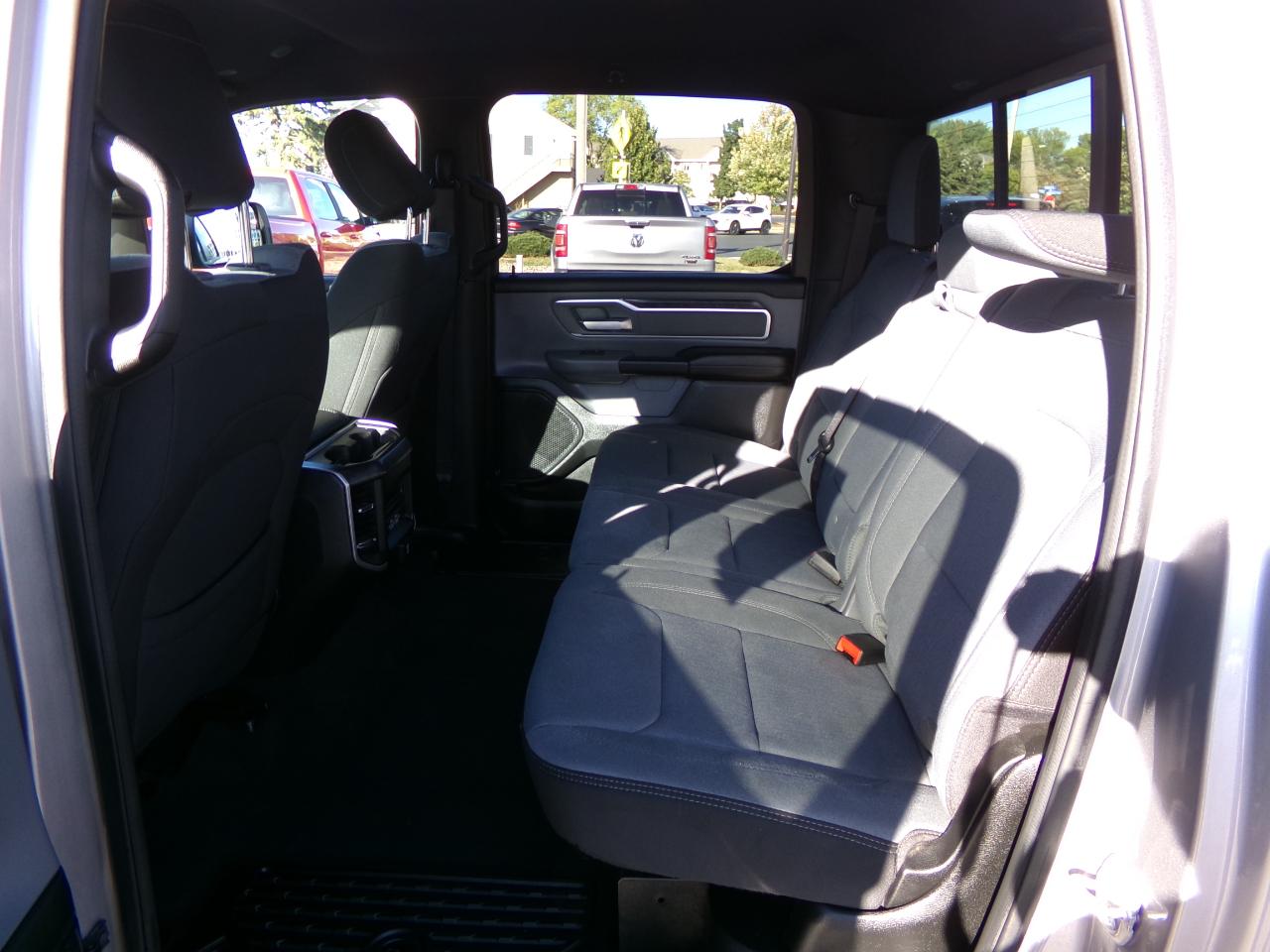 RAM 1500 Big Horn 4x4 Crew Cab 5'7" Box 2021
