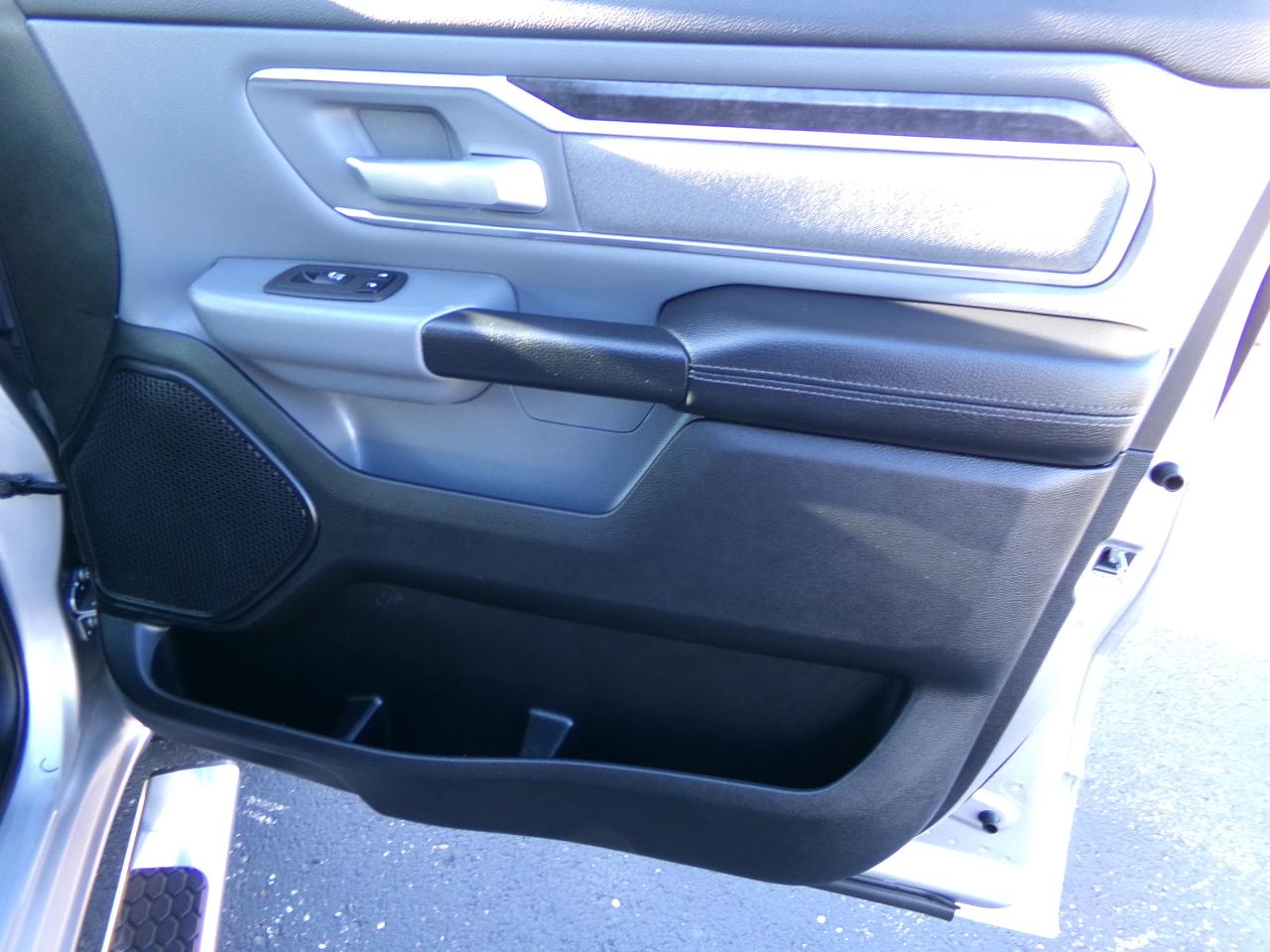 RAM 1500 Big Horn 4x4 Crew Cab 5'7" Box 2021