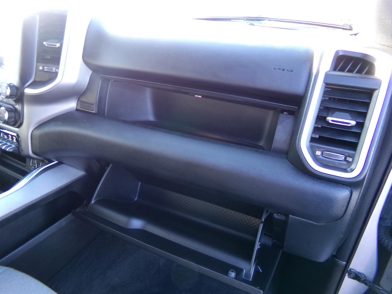 RAM 1500 Big Horn 4x4 Crew Cab 5'7" Box 2021