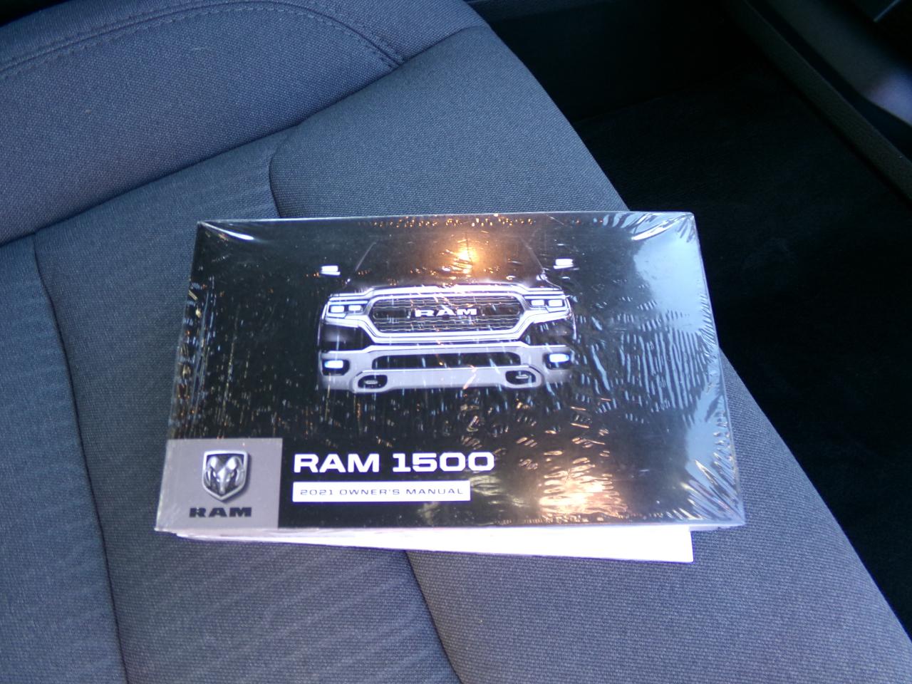 RAM 1500 Big Horn 4x4 Crew Cab 5'7" Box 2021