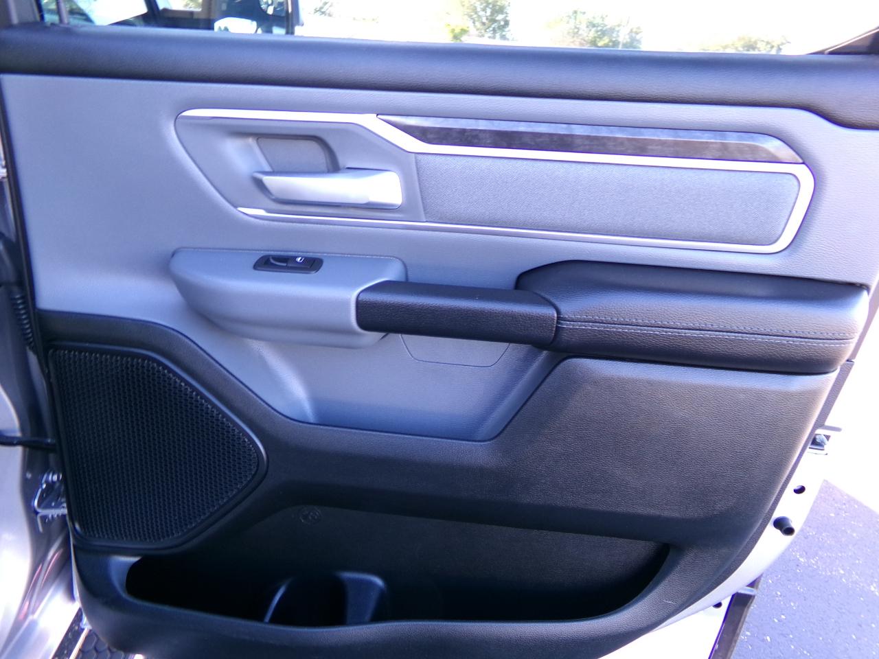 RAM 1500 Big Horn 4x4 Crew Cab 5'7" Box 2021