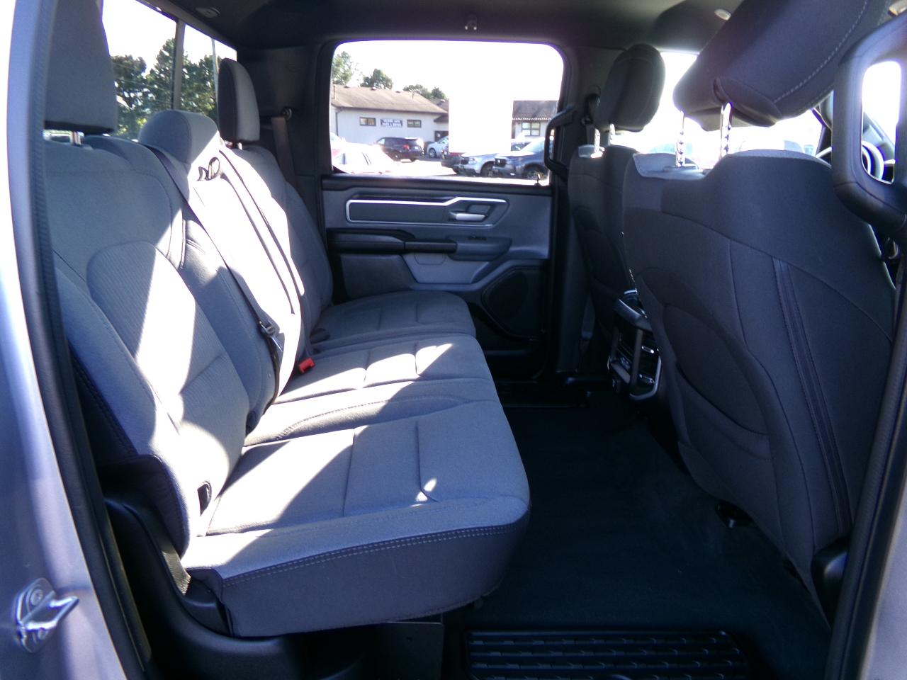 RAM 1500 Big Horn 4x4 Crew Cab 5'7" Box 2021